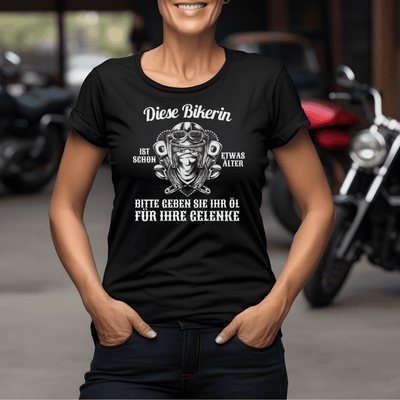 Diese Bikerin ist schon etwas älter - Damen T-Shirt